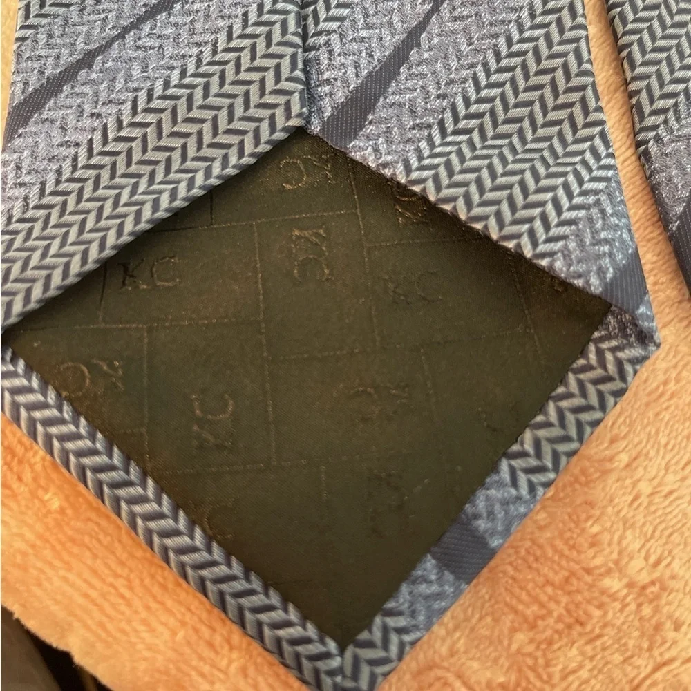 Kenneth Cole Blue and Gray Patterned Tie